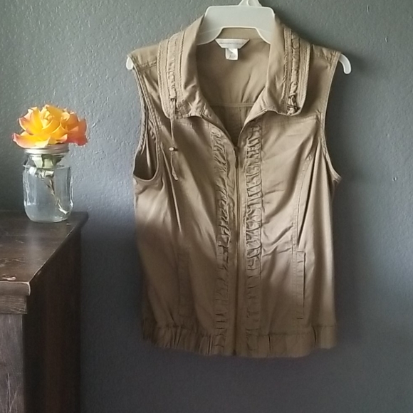 Vest - Picture 1 of 4